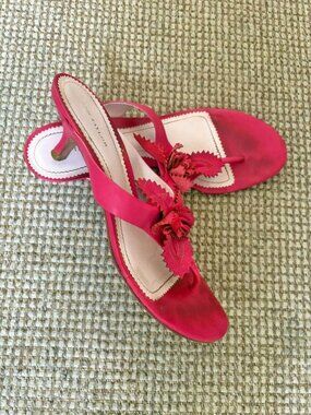 Ann Taylor all leather, fuchsia, thong kitten-heels.